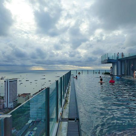 The Base Pattaya 芭提雅基地公寓 Buitenkant foto