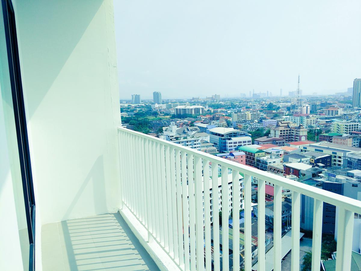 The Base Pattaya 芭提雅基地公寓 Buitenkant foto
