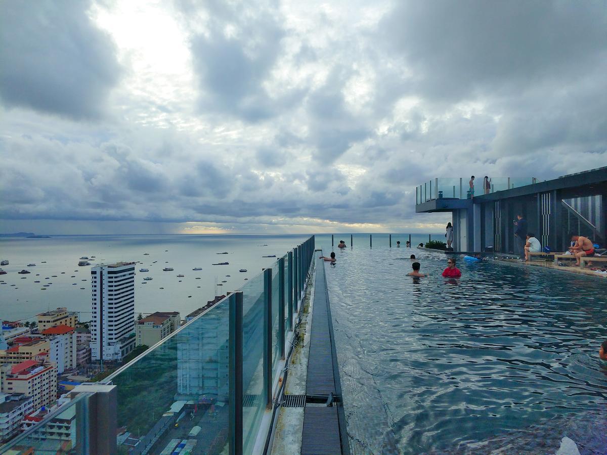 The Base Pattaya 芭提雅基地公寓 Buitenkant foto