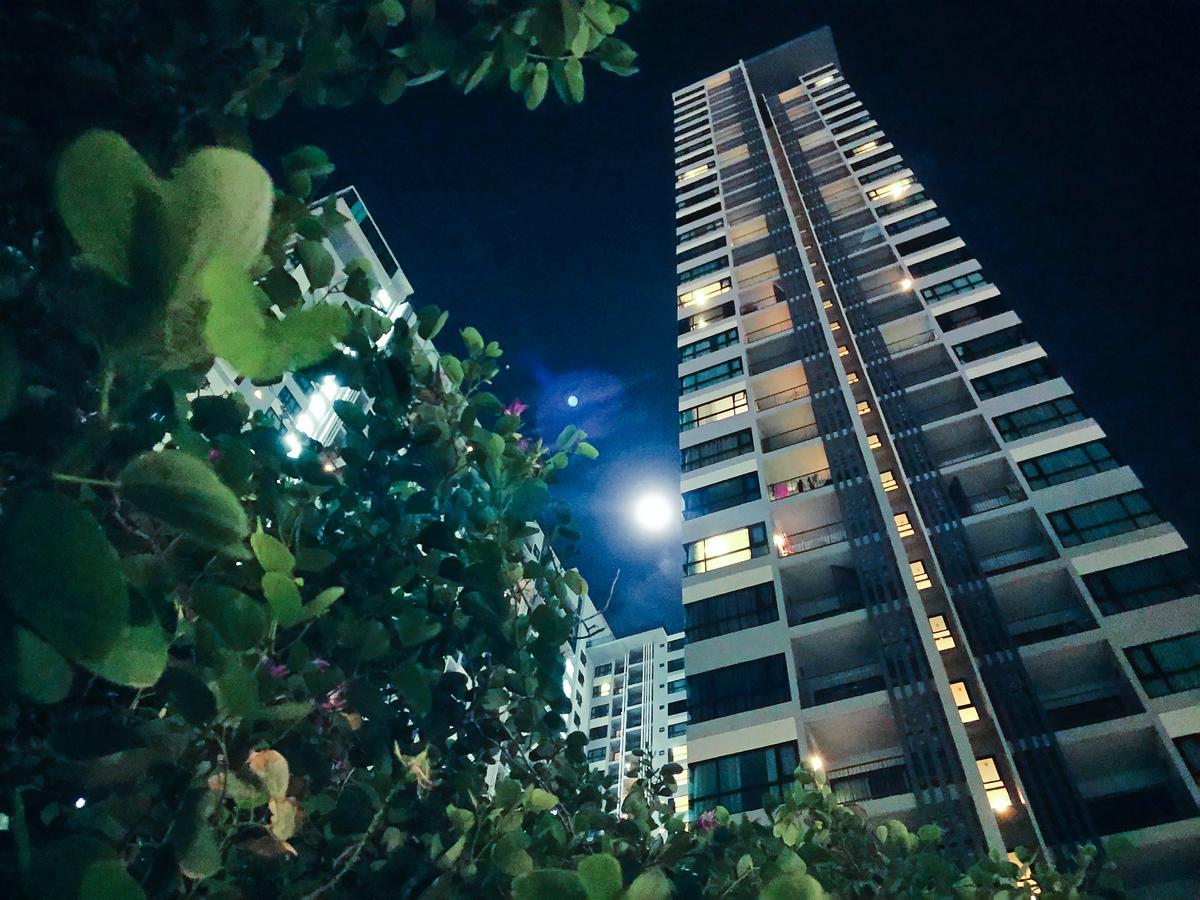 The Base Pattaya 芭提雅基地公寓 Buitenkant foto