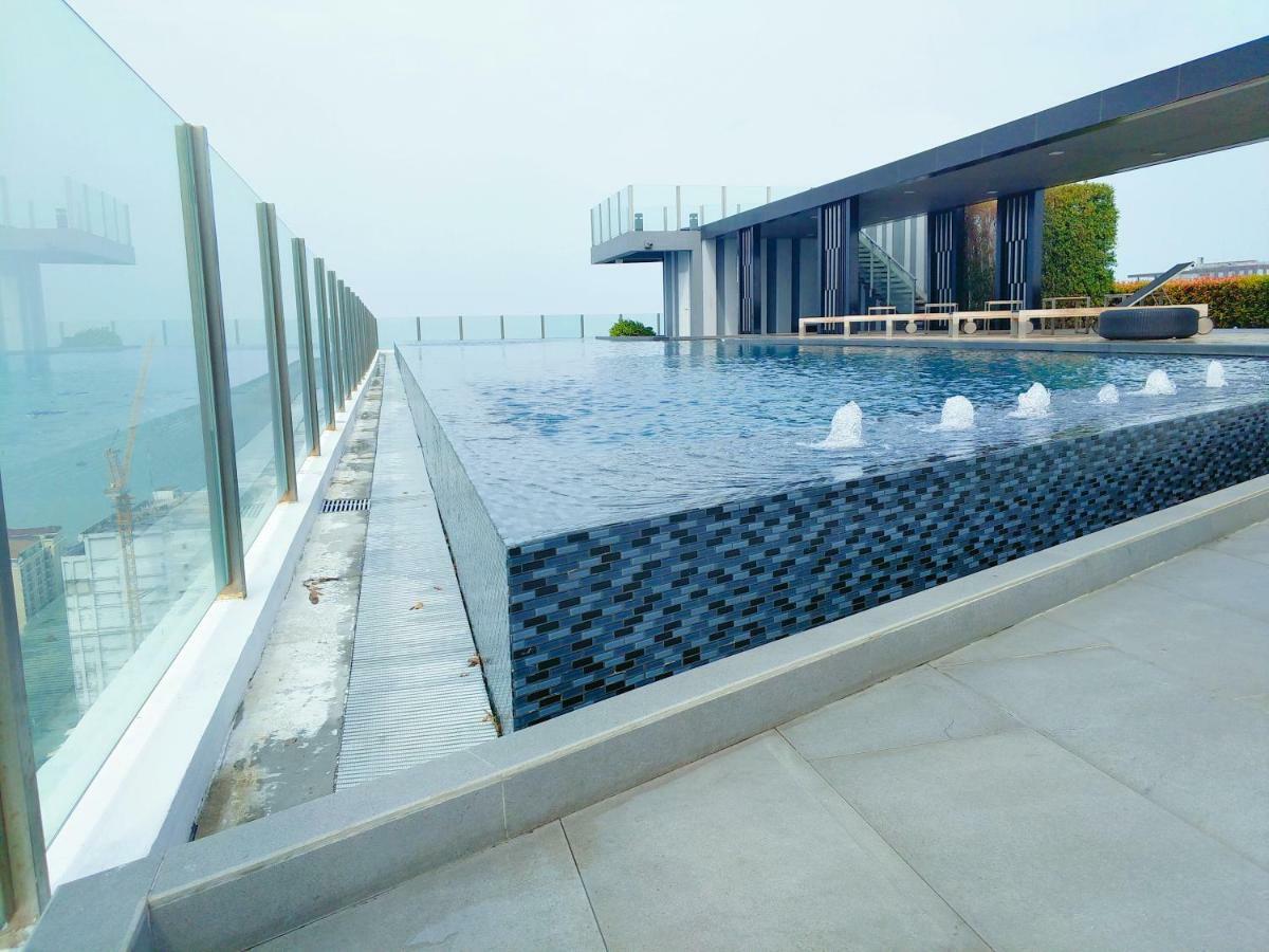 The Base Pattaya 芭提雅基地公寓 Buitenkant foto